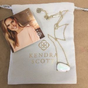 Kendra Scott ISLA 18” Necklace in Gold & Pearl!